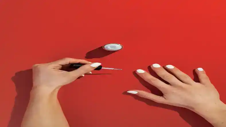 آموزش طراحی ناخن با لاک معمولی در خانه