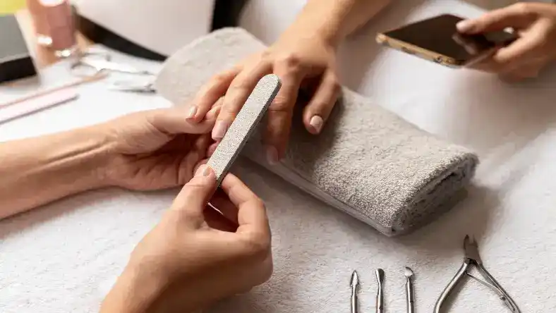 آموزش دورگیری ناخن با سوهان برقی