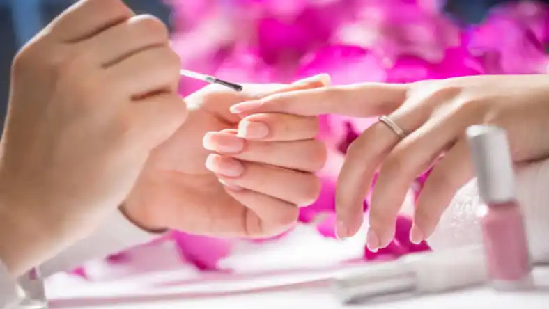 آموزش کاشت ناخن مبتدی