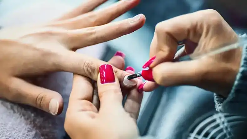 کاشت اولیه ناخن چیست