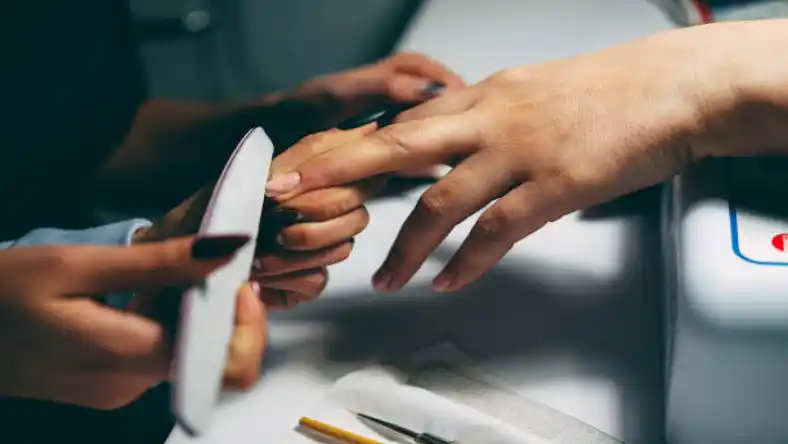 آموزشگاه کاشت ناخن در قزوین