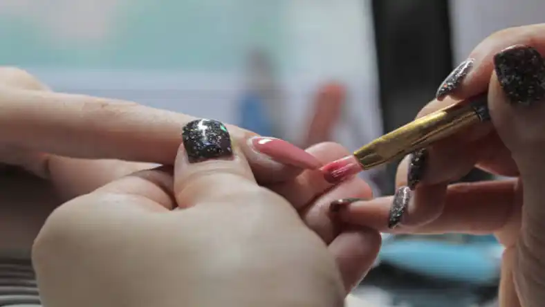 بازار کار کاشت ناخن در آمریکا