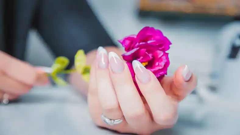 قیمت دوره کاشت ناخن
