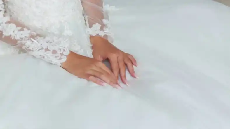 طراحی ناخن برای عروس ساده و شیک