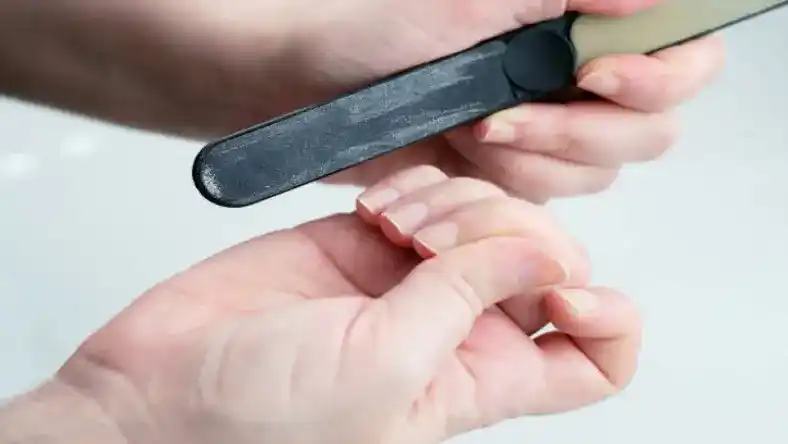 کاشت ناخن با قالب در خانه