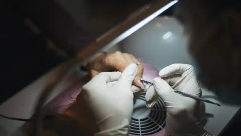 آموزش کاشت ناخن با توضیحات کامل
