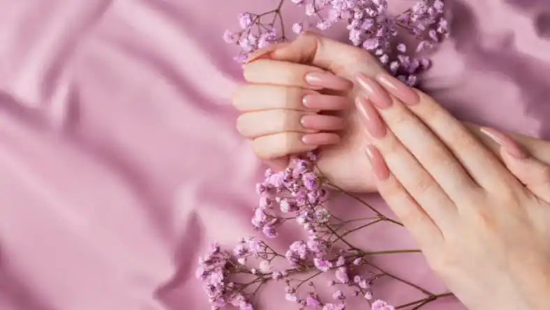 برای کاشت ناخن باید ناخن کوتاه باشد