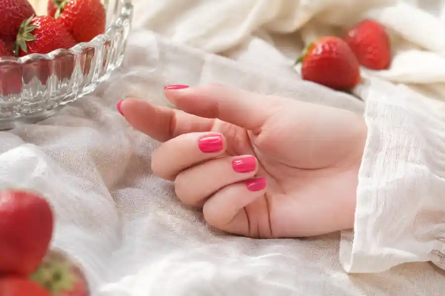 رنگ لاک تابستانی برای پوست سفید