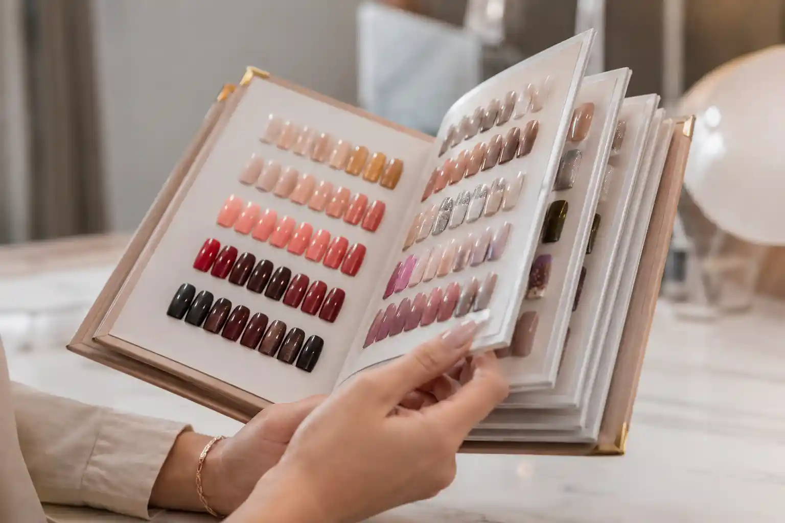 پالت ناخن کتابی