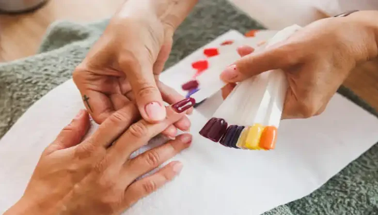 آموزش کاشت ناخن قالبی