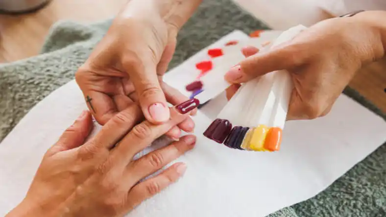 آموزش کاشت ناخن قالبی