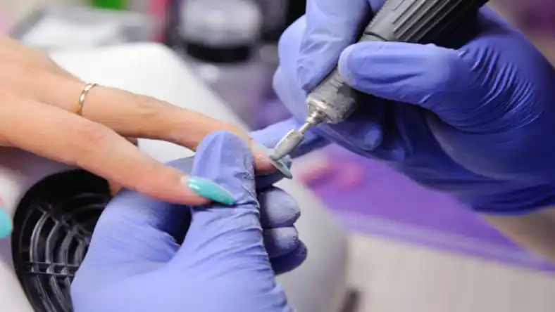 آموزشگاه کاشت ناخن در دامغان