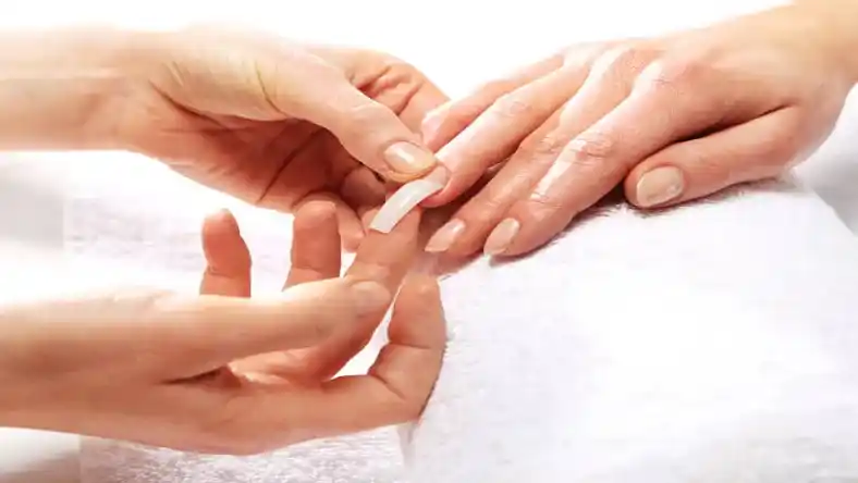 تجهیزات لازم برای شروع کاشت ناخن