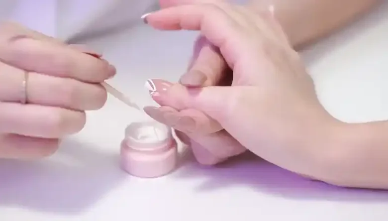 موادگذاری ترمیم ناخن با ژل