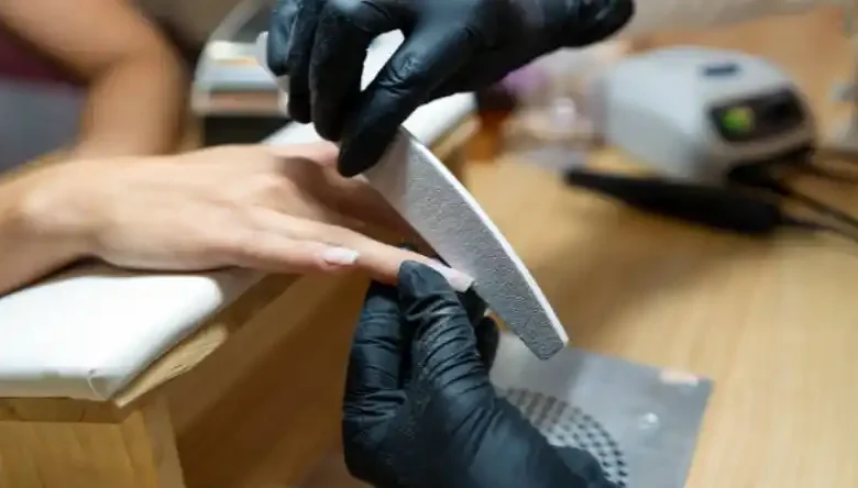 آموزشگاه کاشت ناخن در قشم