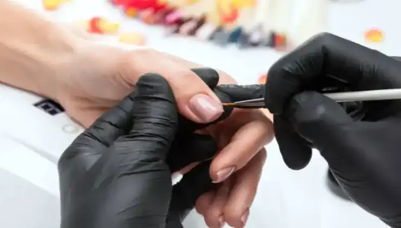 آموزش کاشت ناخن شیشه ای طبیعی