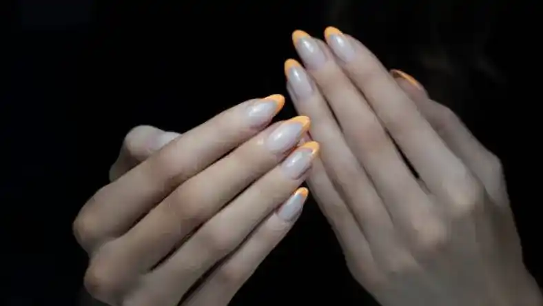 جزوه پی دی اف کاشت ناخن با ژل