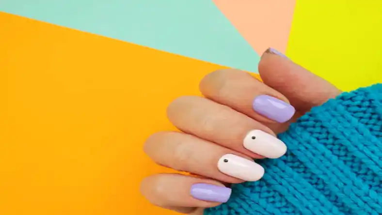 پاك كردن رنگ زردچوبه از ناخن ژلیش با چسب رازی