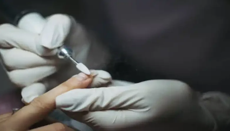 کاشت ناخن کوتاه بی رنگ
