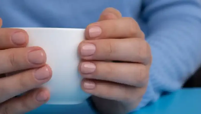 آموزش مرحله اول کاشت ناخن