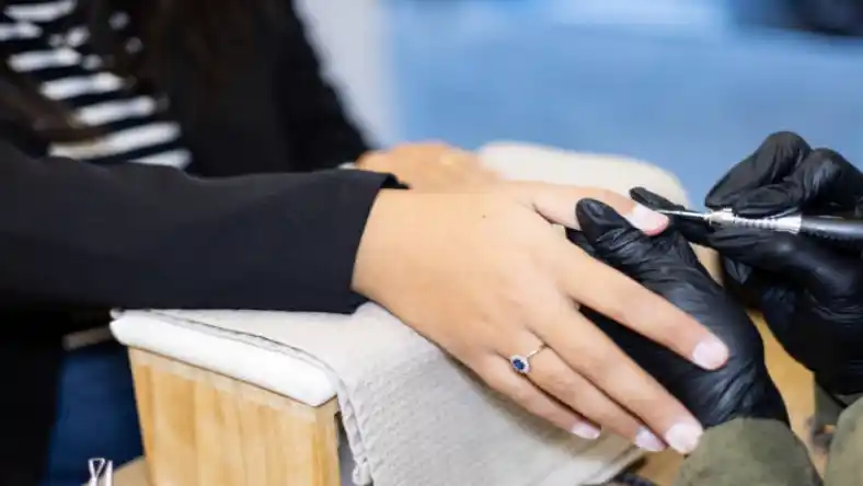 آموزش کاشت موقت ناخن