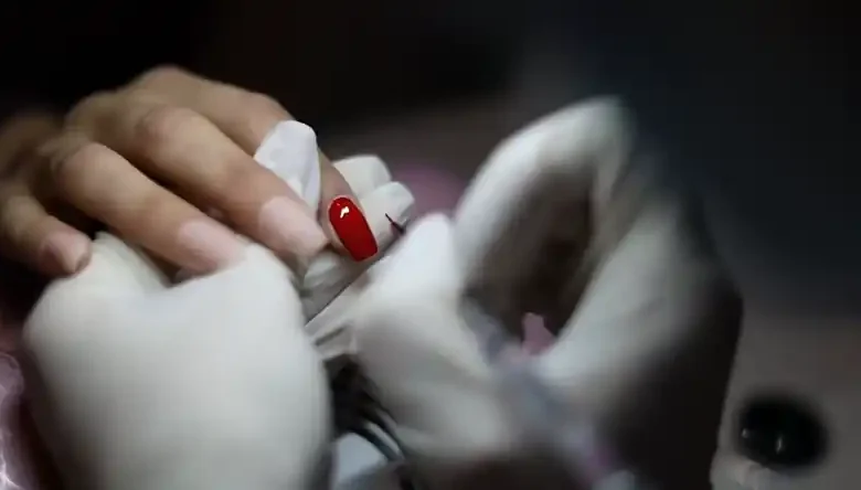 کاشت ناخن با فرمر و پلی ژل